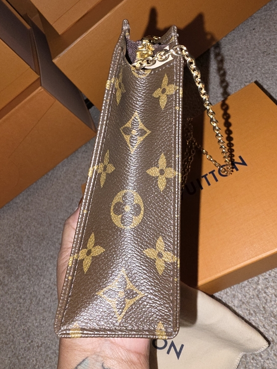 LOUIS VUITTON Monogram Poche Toilette 19 - Picture 6 of 6